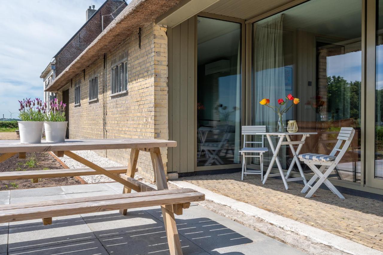 Appartement De Dageraad In Monumentale Boerderij Kimswerd Exteriör bild
