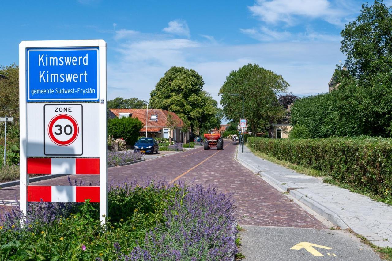 Appartement De Dageraad In Monumentale Boerderij Kimswerd Exteriör bild