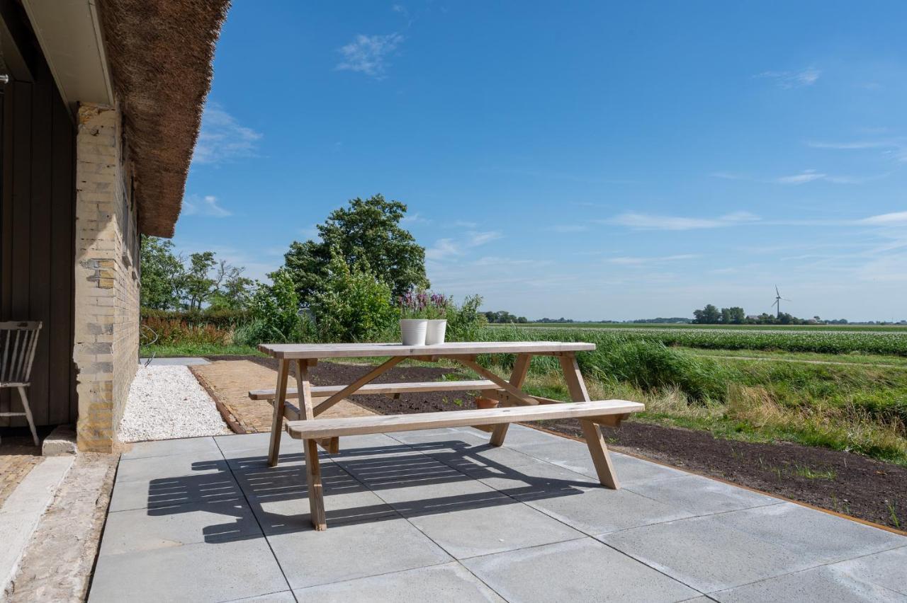 Appartement De Dageraad In Monumentale Boerderij Kimswerd Exteriör bild