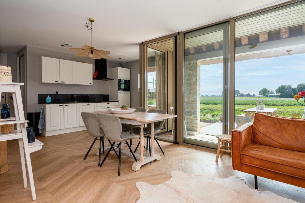 Appartement De Dageraad In Monumentale Boerderij Kimswerd Exteriör bild