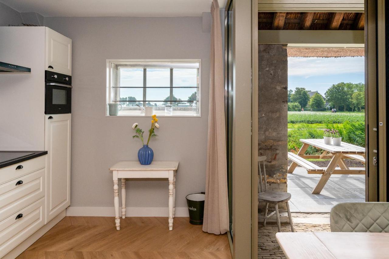 Appartement De Dageraad In Monumentale Boerderij Kimswerd Exteriör bild