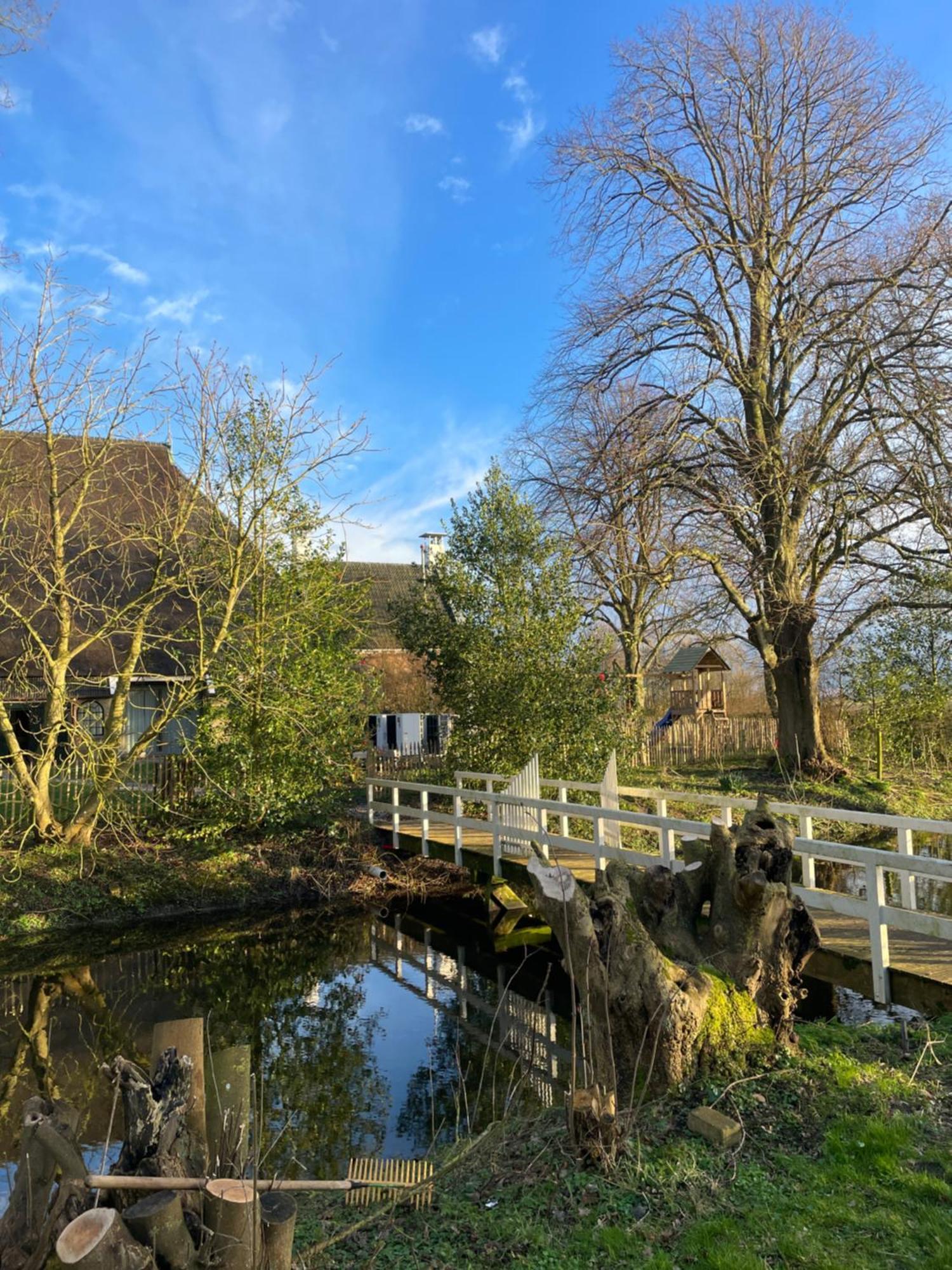 Appartement De Dageraad In Monumentale Boerderij Kimswerd Exteriör bild